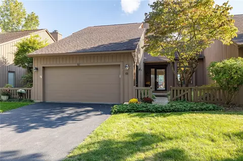 61 Sky Ridge Dr, Rochester, NY 14625