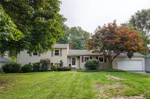 203 Harwood Cir, Rochester, NY 14625