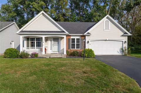 118 Brownstone Ln, Greece, NY 14615