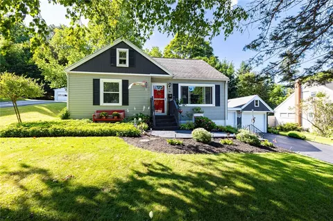 18 Orchard St, Perinton, NY 14450