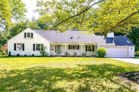 11 Whitewood Ln, Rochester, NY 14618