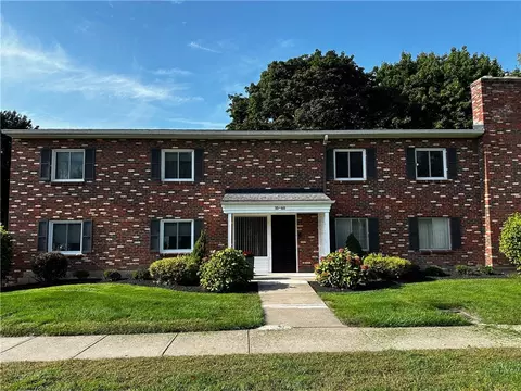 60 Lost Mountain Trl, Rochester, NY 14625