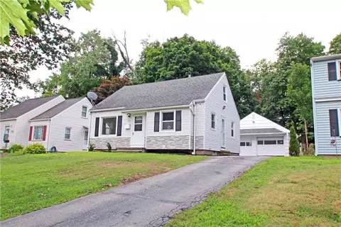 117 Glenbrook Rd, Greece, NY 14616