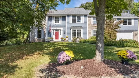 18 Inverness Cir, Perinton, NY 14450