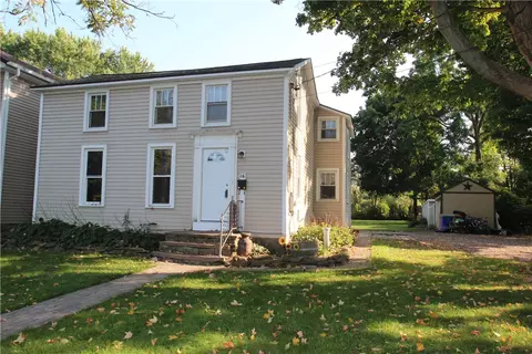 16 Jackson St, Murray, NY 14470
