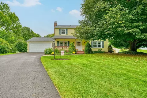 3 Benton Cir, Perinton, NY 14450
