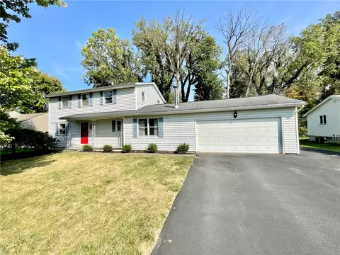 374 Fox Meadow Rd, Greece, NY 14626
