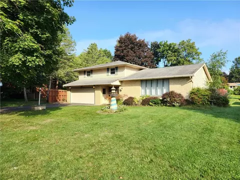 364 Fiesta Rd, Greece, NY 14626