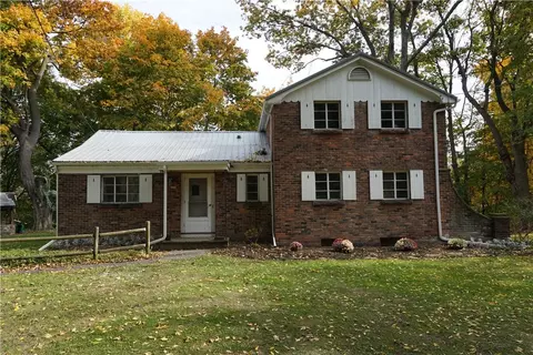 64 Homewood Ln, Irondequoit, NY 14609