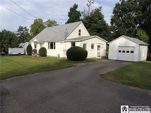 12194 Old Main Rd, Hanover, NY 14136