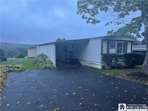 98 High St, Ellery, NY 14712