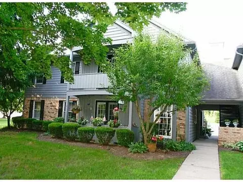 24 Wood Creek Dr, Pittsford, NY 14534