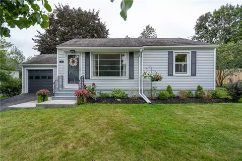 13 Orchard St, Perry, NY 14530