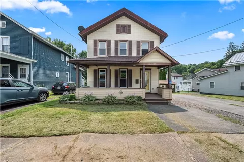 10 Sisson St, Lyons, NY 14489