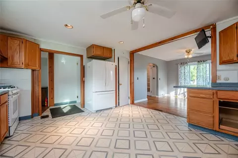 305 Barry Rd, Irondequoit, NY 14617 photo 4