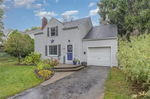 127 Ridgewood Dr, Irondequoit, NY 14622