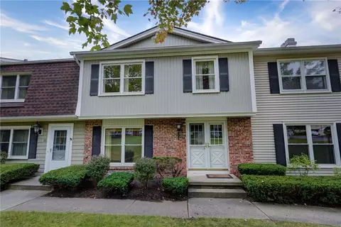 28 New Wickham Dr, Penfield, NY 14526