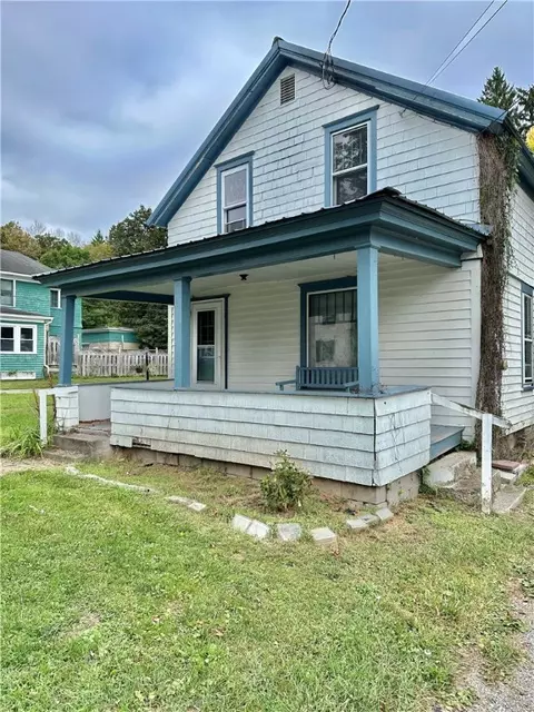 16 Taylor St, Oxford, NY 13830
