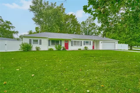 1252 State Rd, Webster, NY 14580