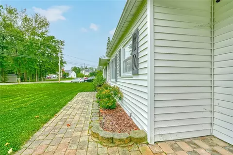 1252 State Rd, Webster, NY 14580 photo 3
