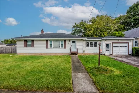 280 Fieldwood Dr, Rochester, NY 14609