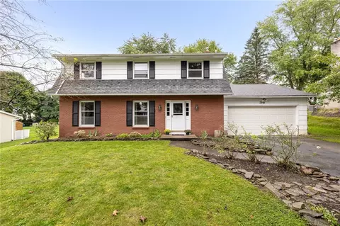 30 Waterford Way, Perinton, NY 14450