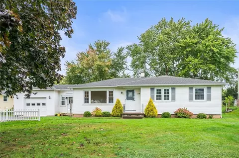128 Straub Rd, Greece, NY 14626