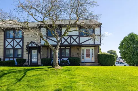 134 Camberley Pl, Penfield, NY 14526
