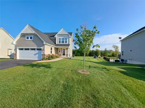 19 Harvest Rdg, West Henrietta, NY 14586