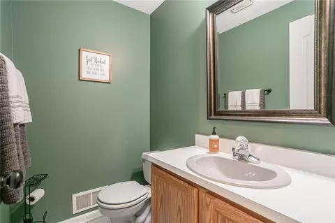 84 E Pointe, Perinton, NY 14450 photo 14