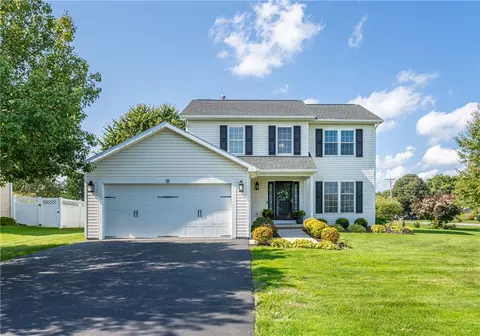 19 Leanna Cres, Brockport, NY 14420
