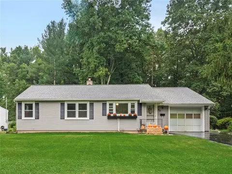 65 Pleasant Way, Perinton, NY 14526