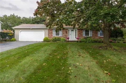 84 Grandview Dr, Perinton, NY 14450