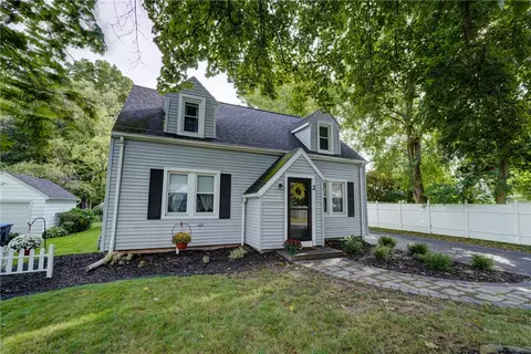 2 Wyncrest Dr, Chili, NY 14624