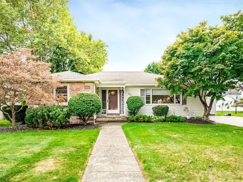 253 Barry Rd, Irondequoit, NY 14617