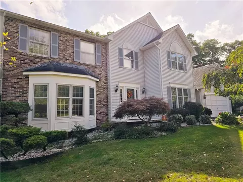 41 Branchbrook Dr, Henrietta, NY 14467