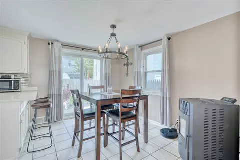 654 Tarrington Rd, Irondequoit, NY 14609 photo 13