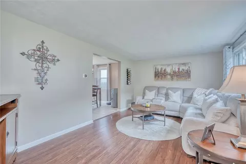 654 Tarrington Rd, Irondequoit, NY 14609 photo 5
