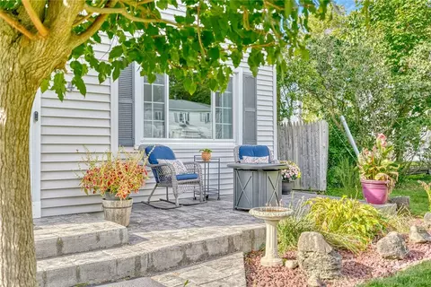 654 Tarrington Rd, Irondequoit, NY 14609 photo 4