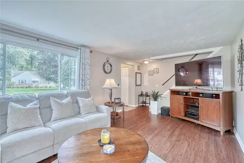654 Tarrington Rd, Irondequoit, NY 14609 photo 7