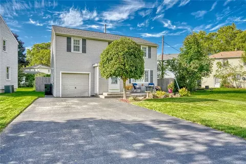 654 Tarrington Rd, Irondequoit, NY 14609
