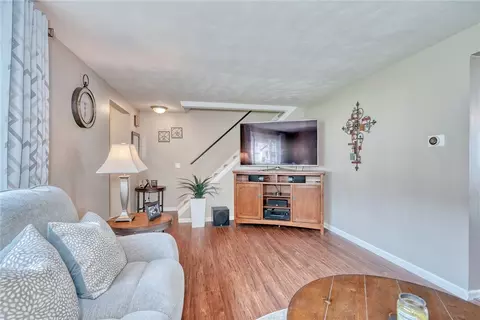 654 Tarrington Rd, Irondequoit, NY 14609 photo 8