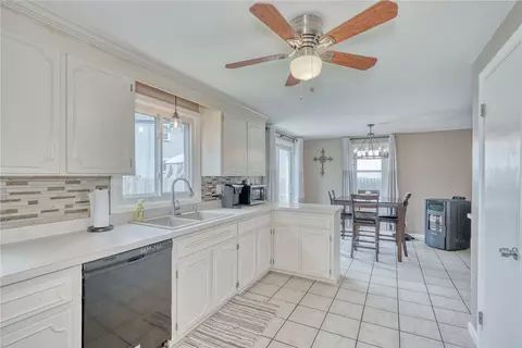 654 Tarrington Rd, Irondequoit, NY 14609 photo 17