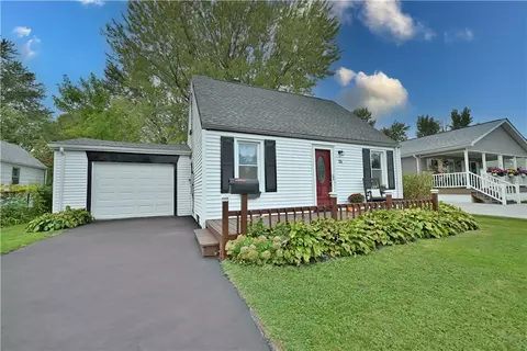 53 Larch Rd, Amherst, NY 14226