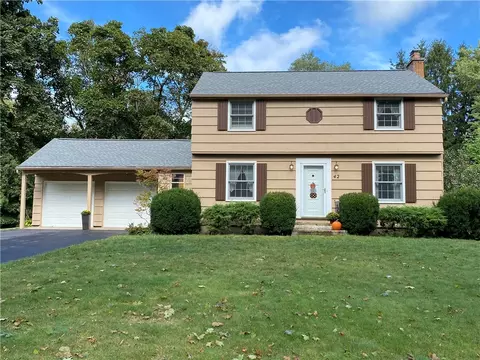 42 Michelle Dr, Irondequoit, NY 14617