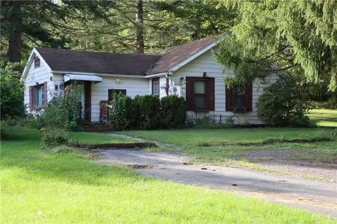 1579 E Palmyra Port Gibson Rd, Palmyra, NY 14522