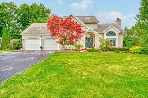 74 Everwild Ln, Greece, NY 14616