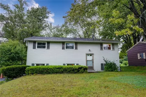 7 Green Isle Rd, Henrietta, NY 14467