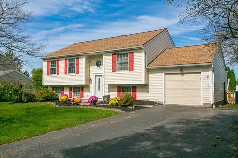 42 Constitution Cir, Chili, NY 14624