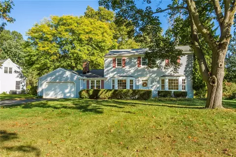 8 Salem Ct, Perinton, NY 14450